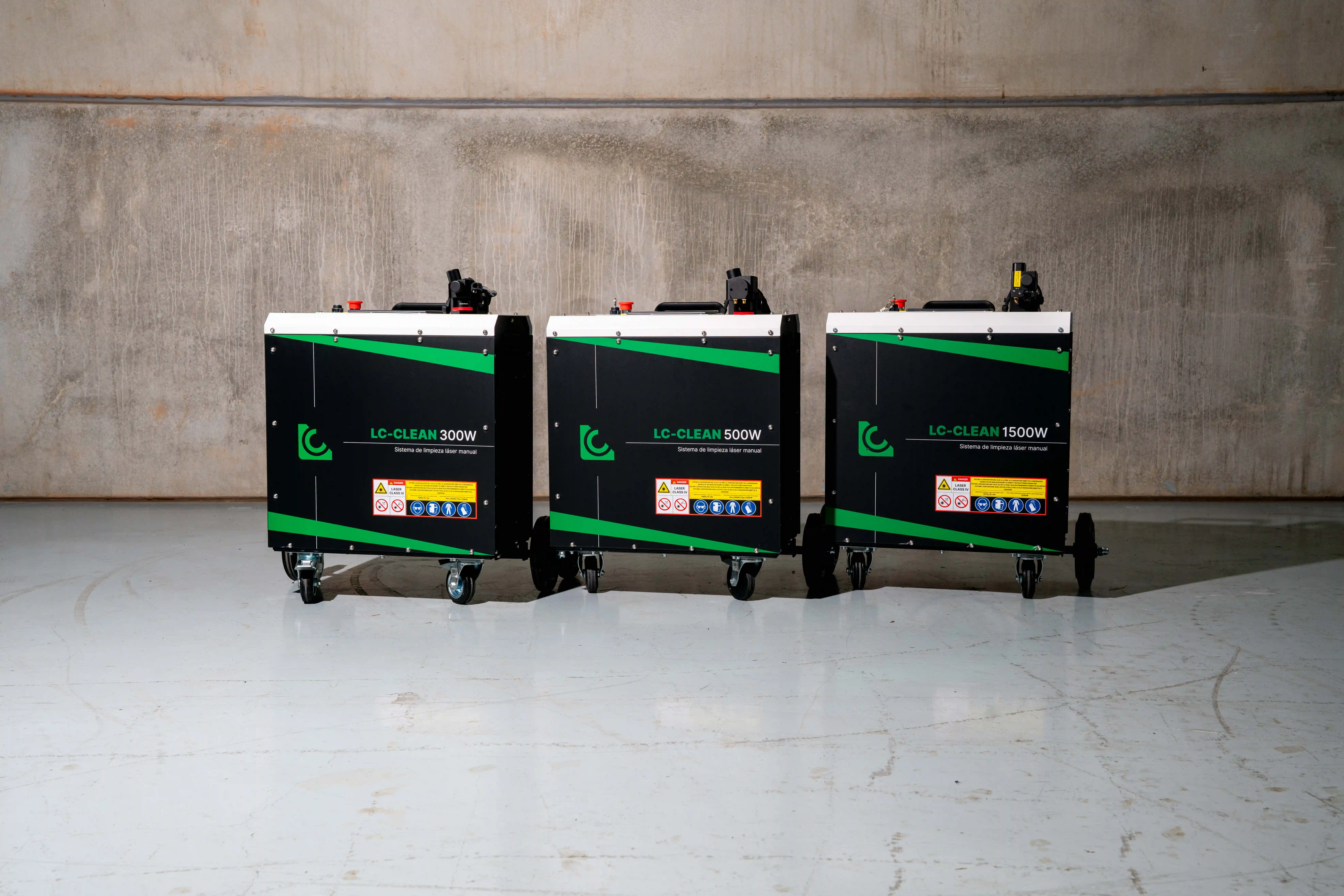 Equipo de limpieza láser LC Lasers entregado al cliente con sesión de formación práctica
